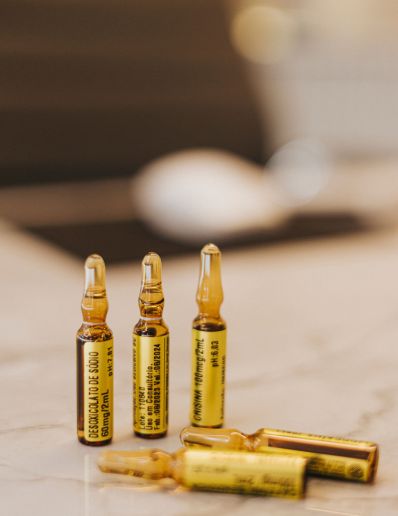 Reposicao hormonal transdermica ou com implantes subcutaneos