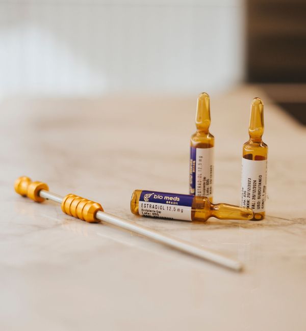 Tratamento Com Reposicao Hormonal Transdermica Ou Implantes Subcutaneos Em Curitiba